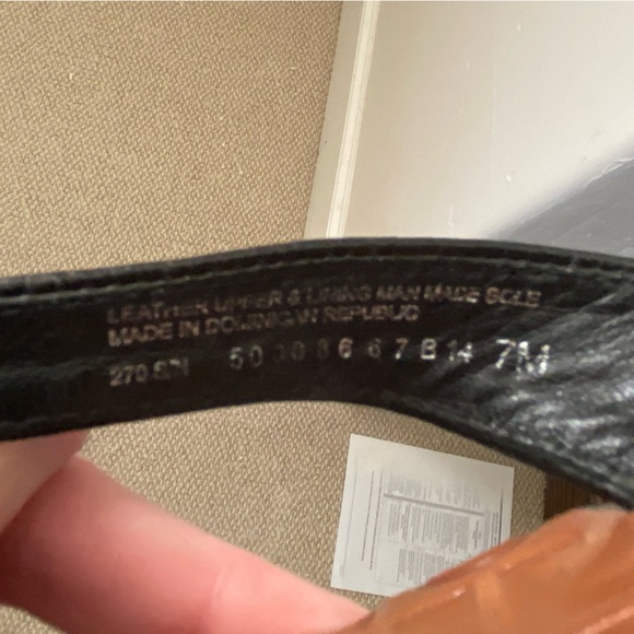 Tory Burch Throra Thong Sandals - Black Leather with Brown Sole - Picture 12 of 13